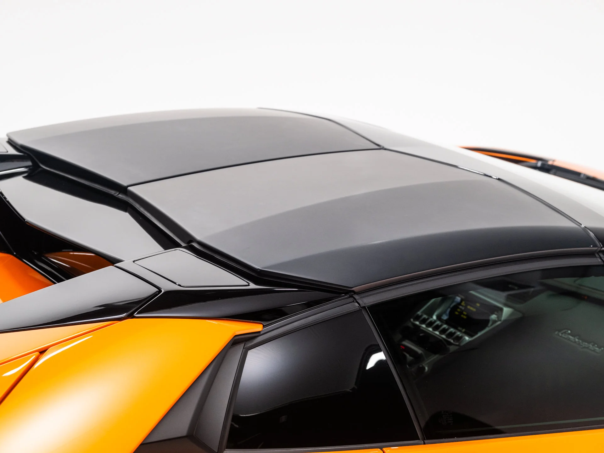 Used 2016 Arancio Atlas Pearl Effect Lamborghini LP700-4 image 24