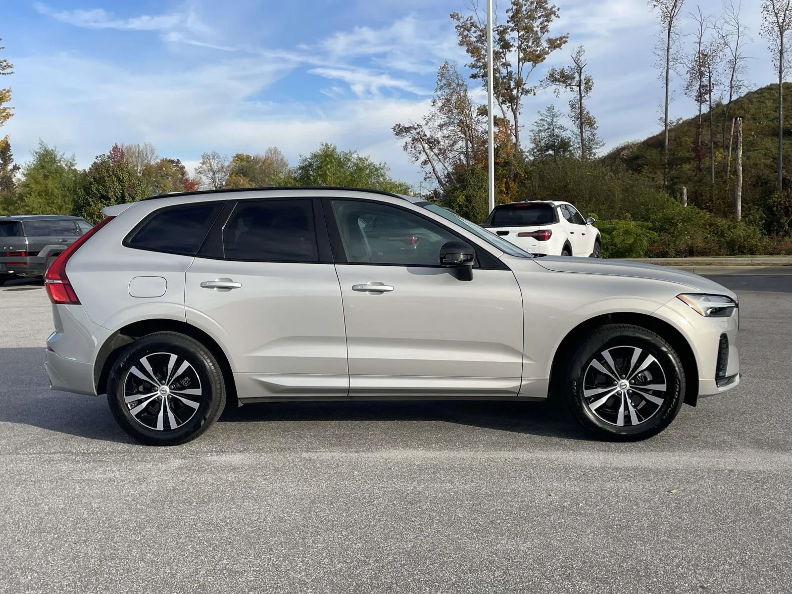 Used 2025 Silver Dawn Metallic Volvo Core image 30