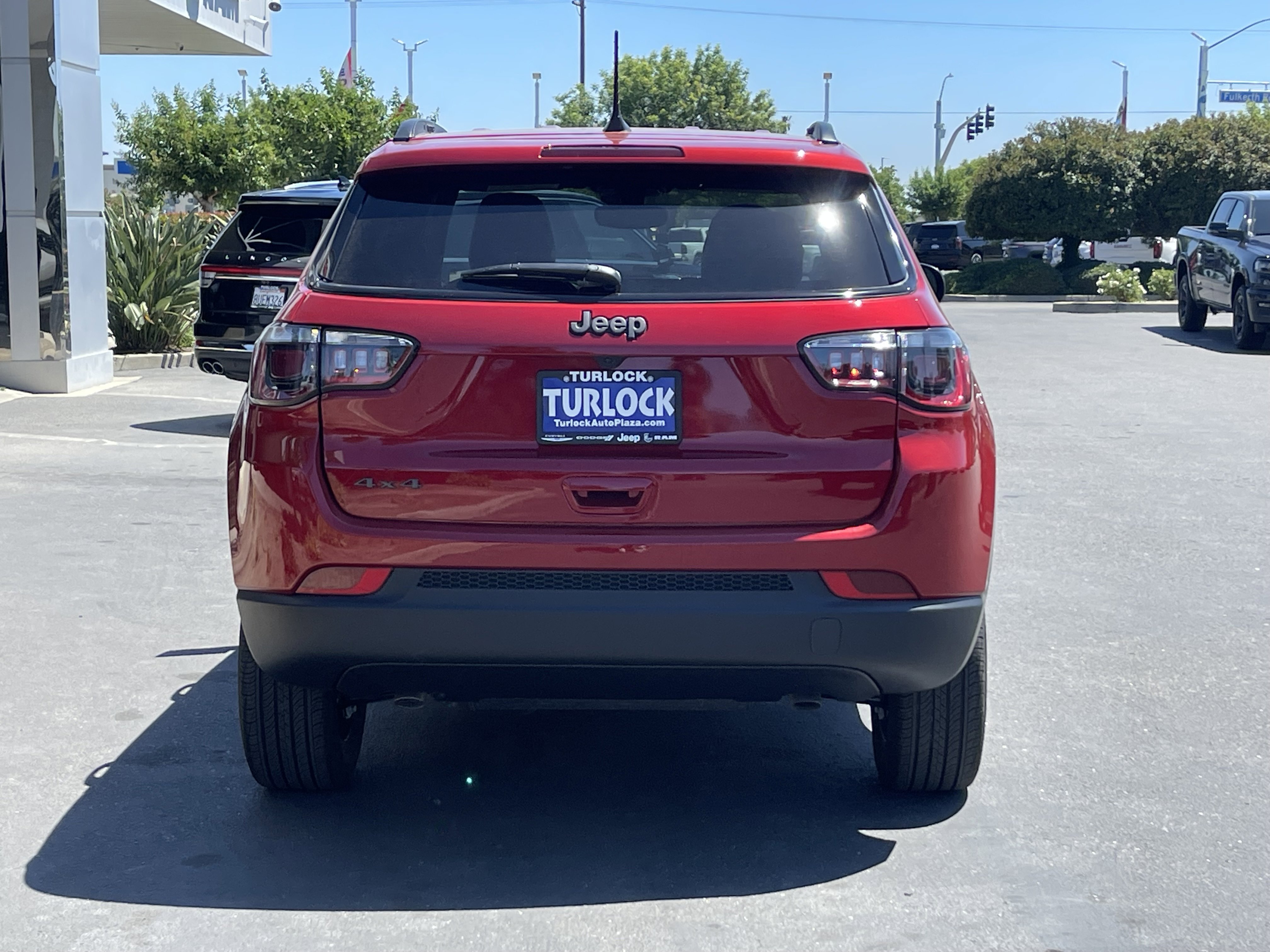 New 2026 Red Hot Pearl-Coat Exterior Paint Jeep Latitude Altitude image 8