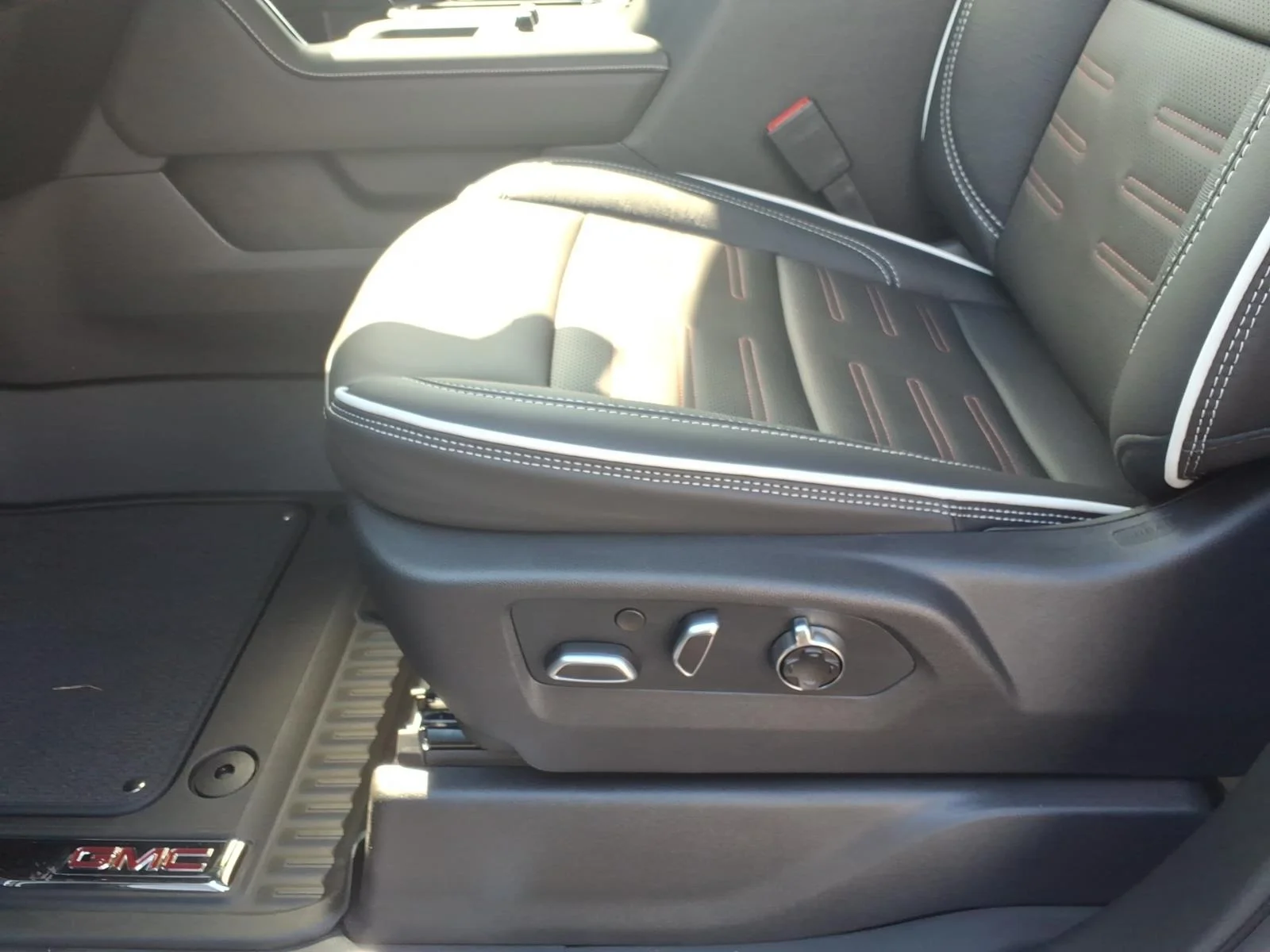 2026 GMC Sierra 2500HD AT4X - Photo 13