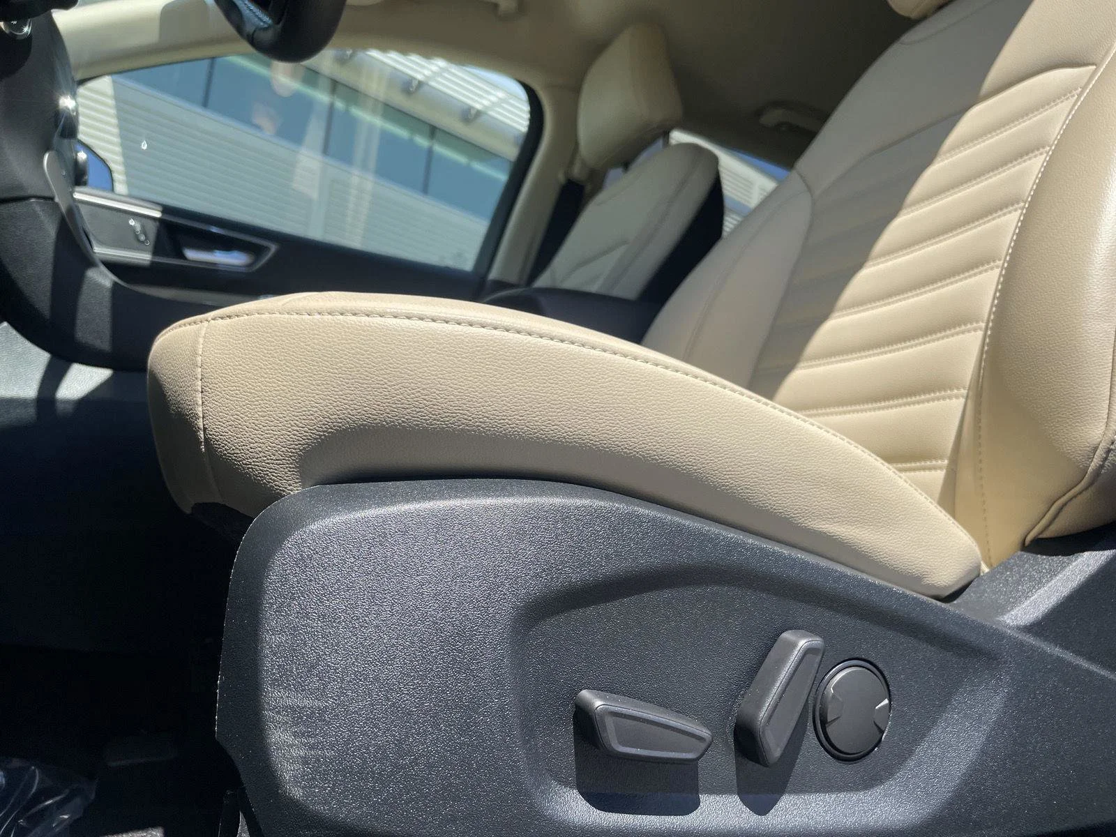 Used 2020 Magnetic Ford SEL image 21