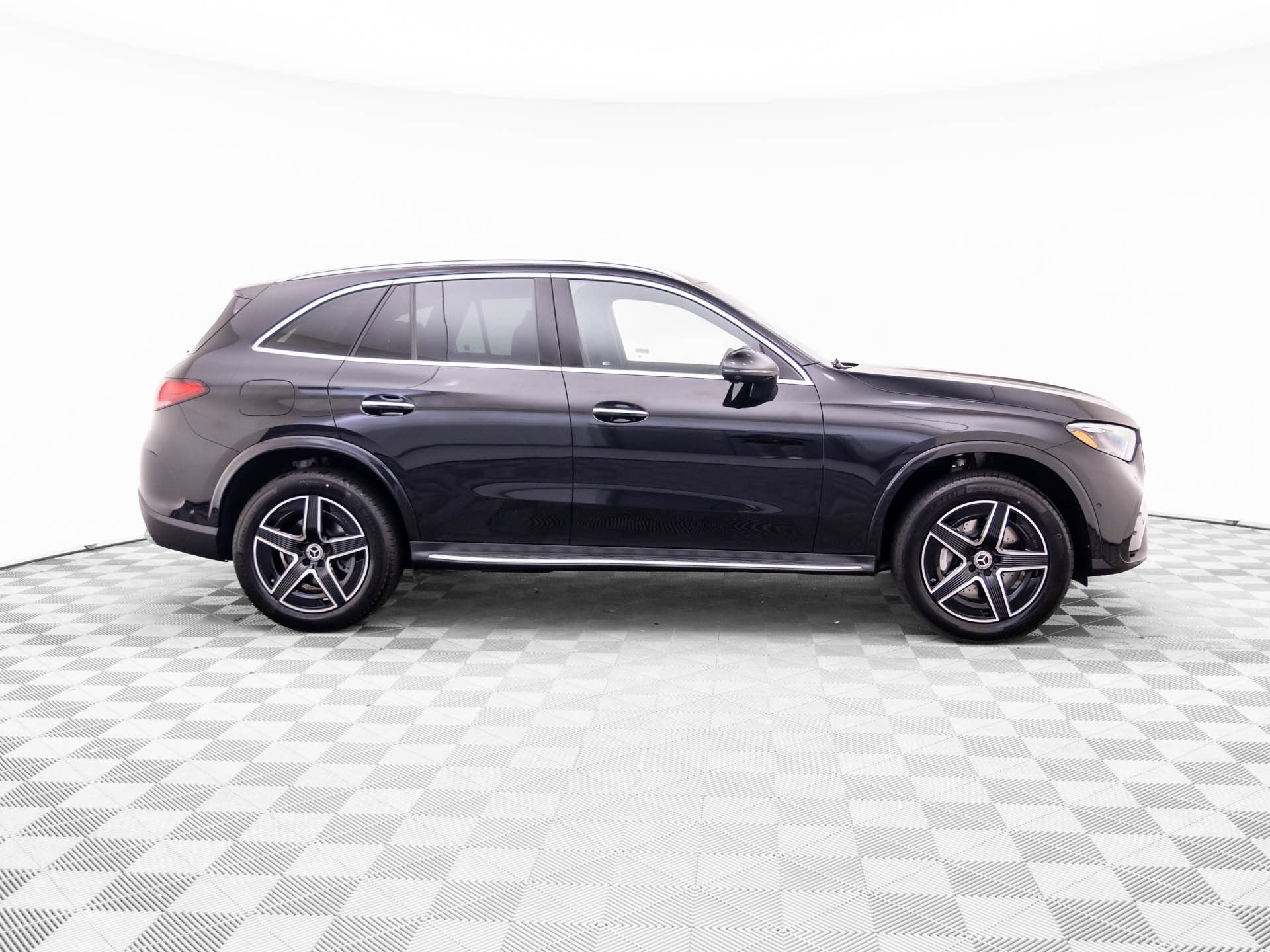 New 2027 Obsidian Black Metallic Mercedes-Benz GLC 300 image 48