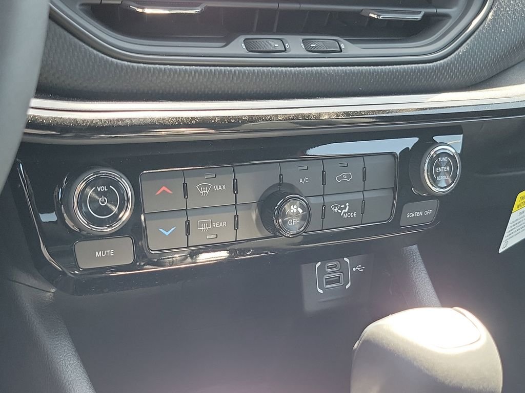 New 2026 Joose (DISC) Jeep Latitude image 28