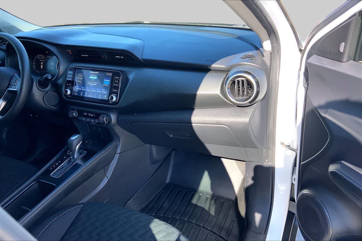 Used 2021 Aspen White/Super Black Nissan SV image 18