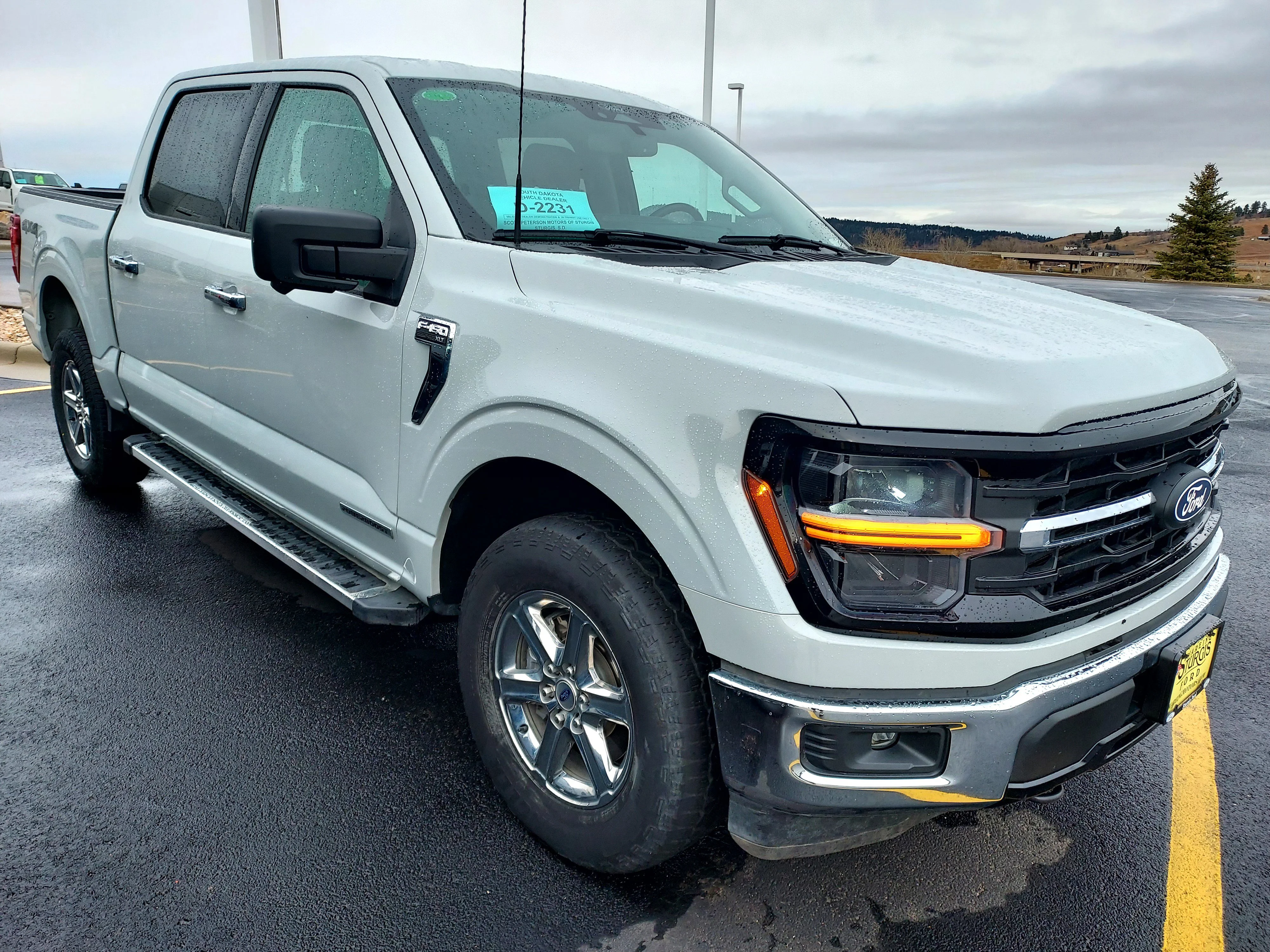 Used 2024 Gray Ford XLT image 8