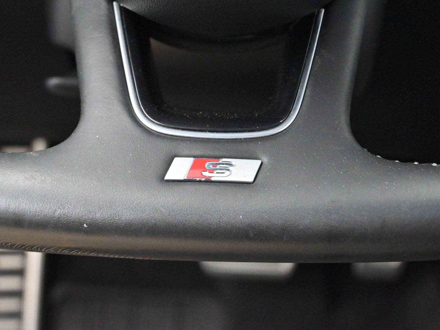Used 2019 Navarra Blue Metallic Audi Premium Plus image 18