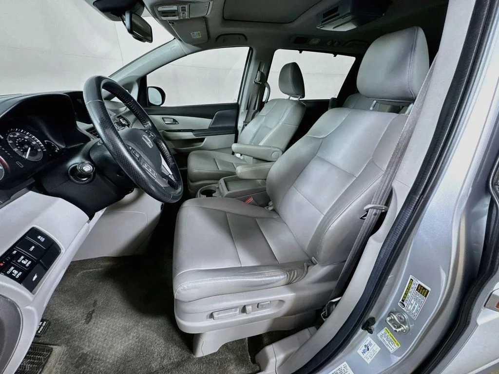 Used 2014 Silver Honda EX-L image 26