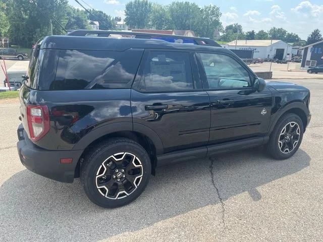 New 2025 Shadow Black Ford Outer Banks® image 8