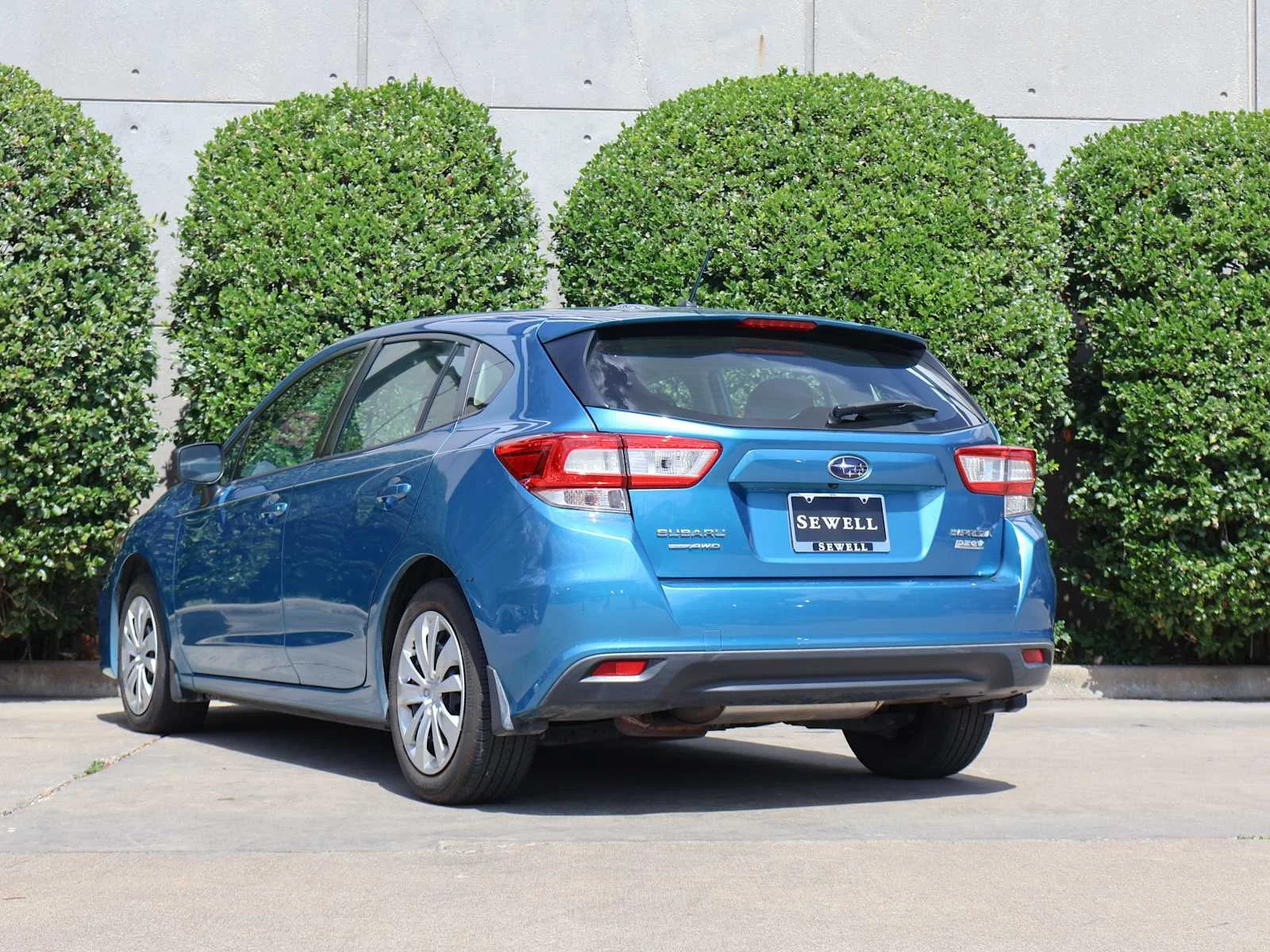 Used 2017 Island Blue Pearl Subaru  image 10