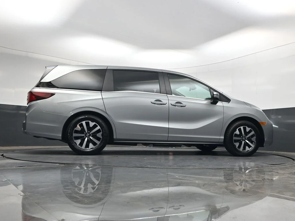 Used 2025 Solar Silver Metallic Honda EX-L image 46
