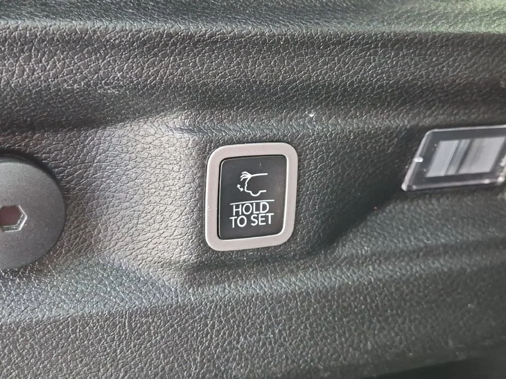 Used 2023 White Jeep Limited image 9