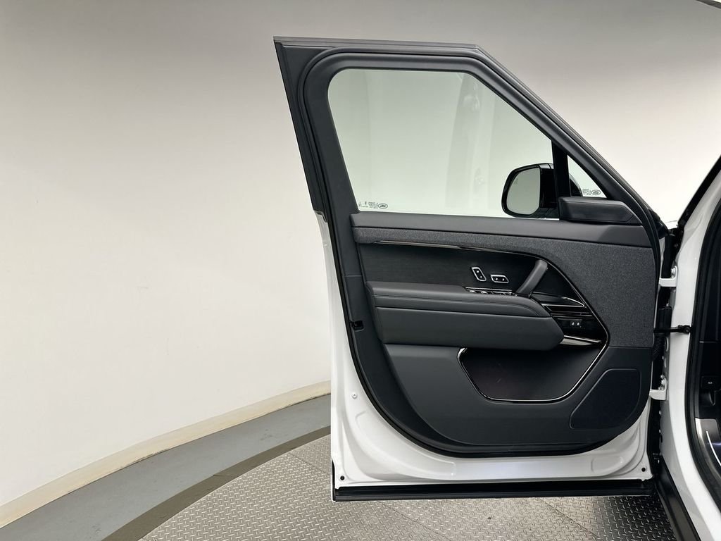 New 2026 Fuji White Land Rover Dynamic SE image 9