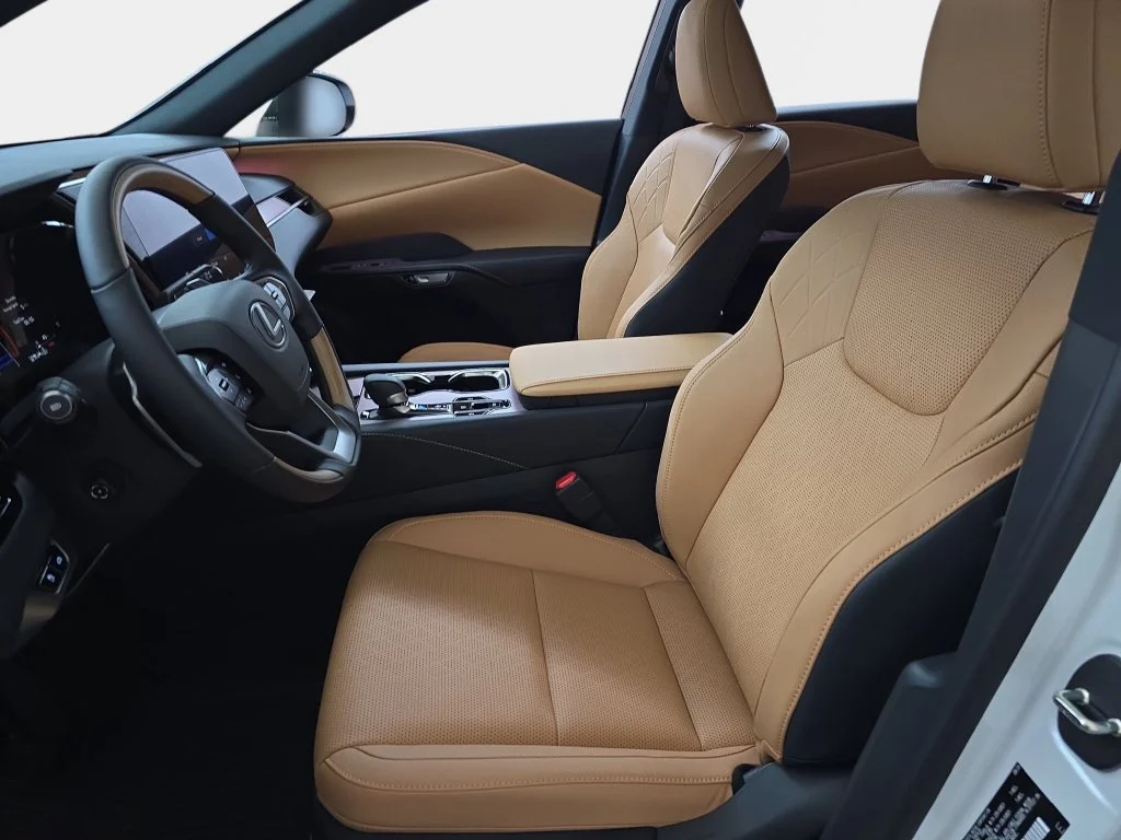New 2026 Eminent White Pearl Lexus PREMIUM PLUS image 14