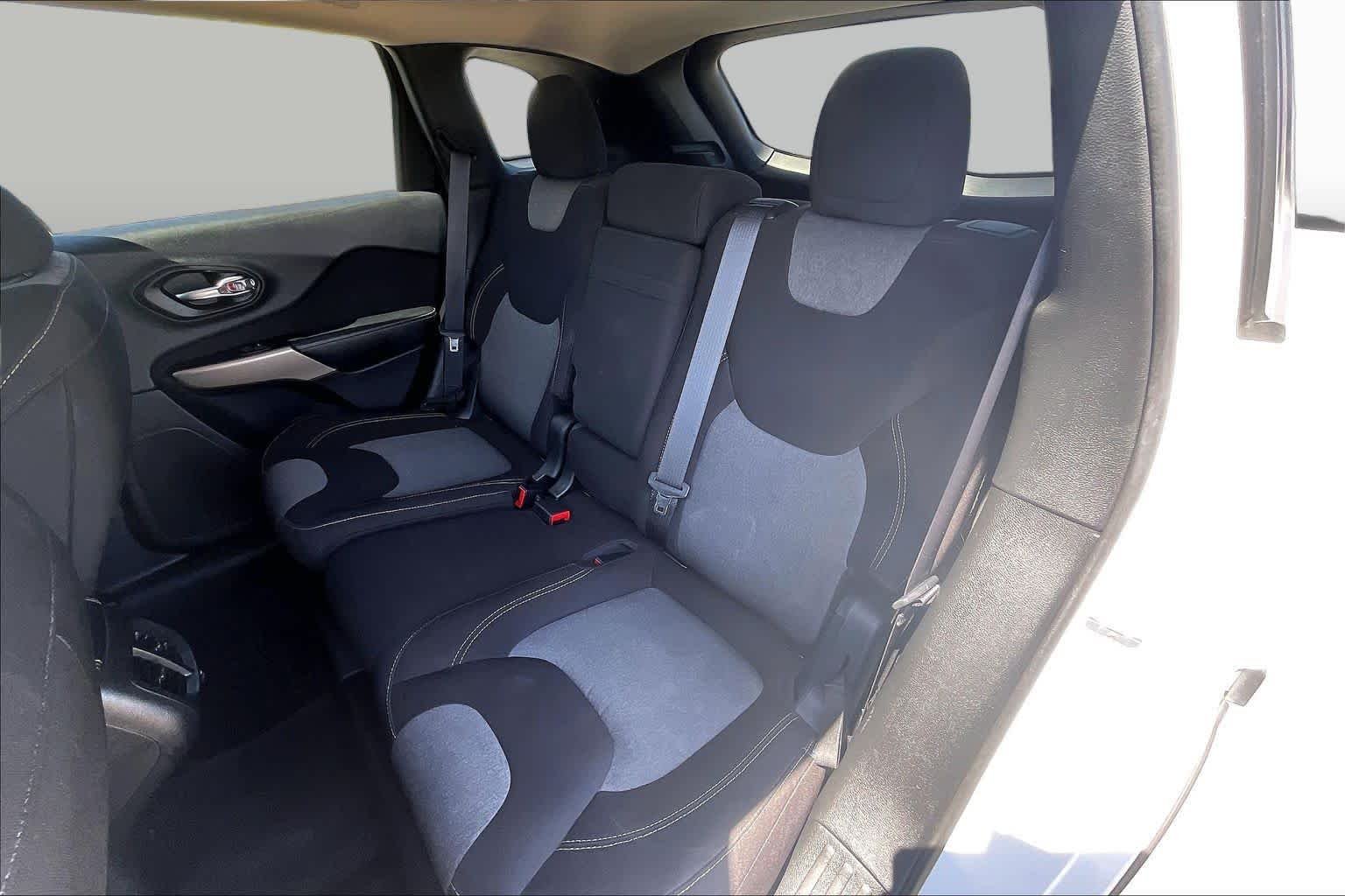 Used 2017 Bright White Clearcoat Jeep Altitude image 20