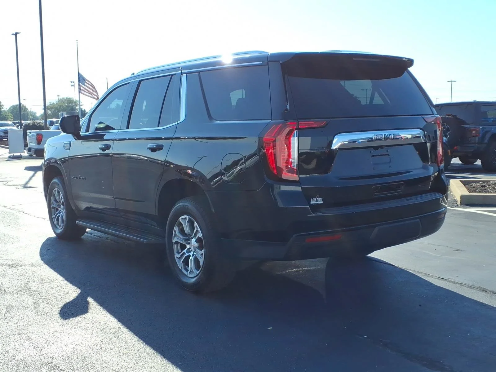 Used 2022 Onyx Black GMC SLE image 5