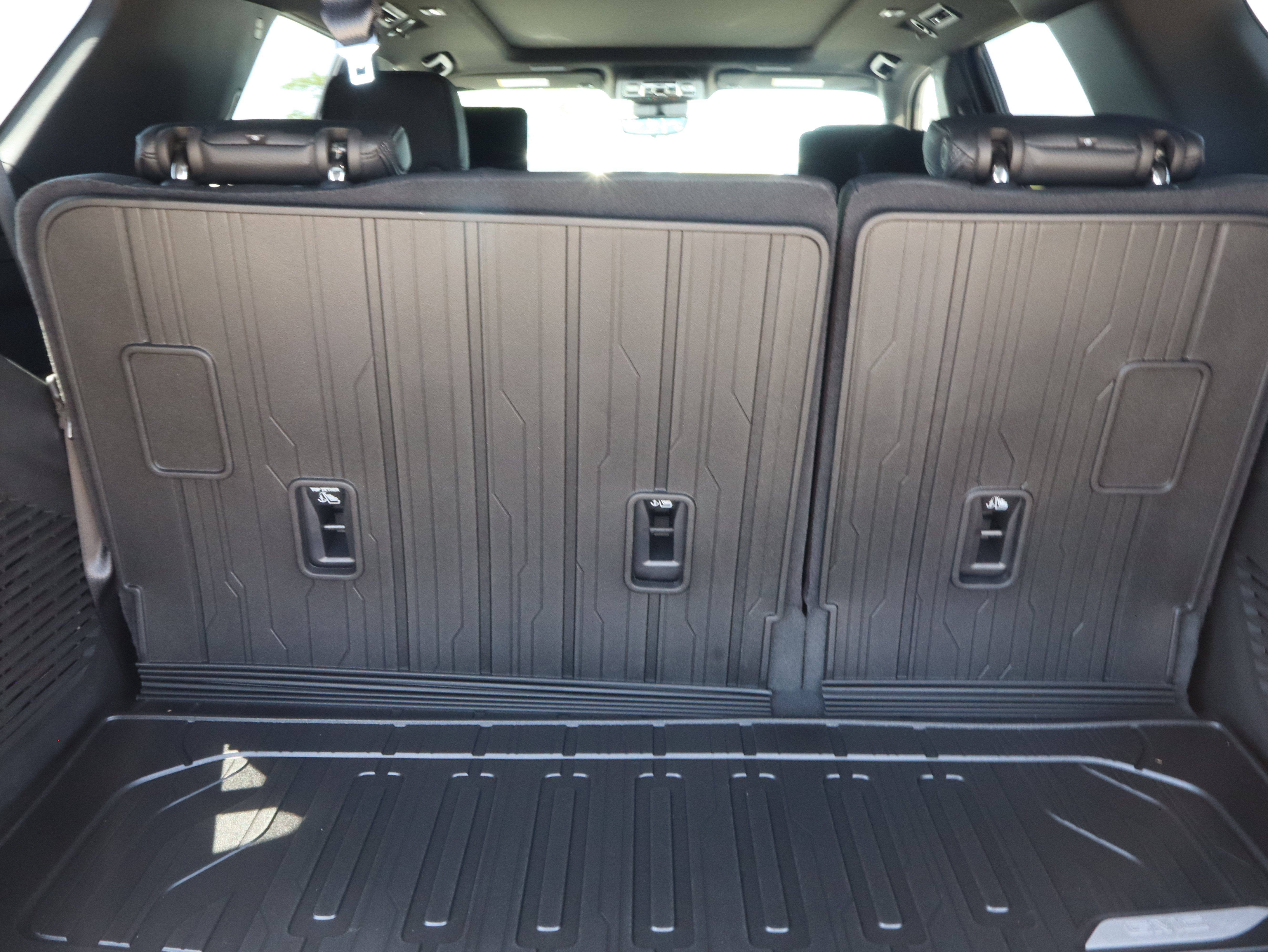 2026 GMC Yukon Denali - Photo 15