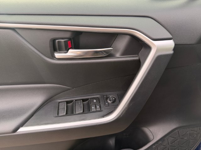 Used 2024  Toyota XLE image 10
