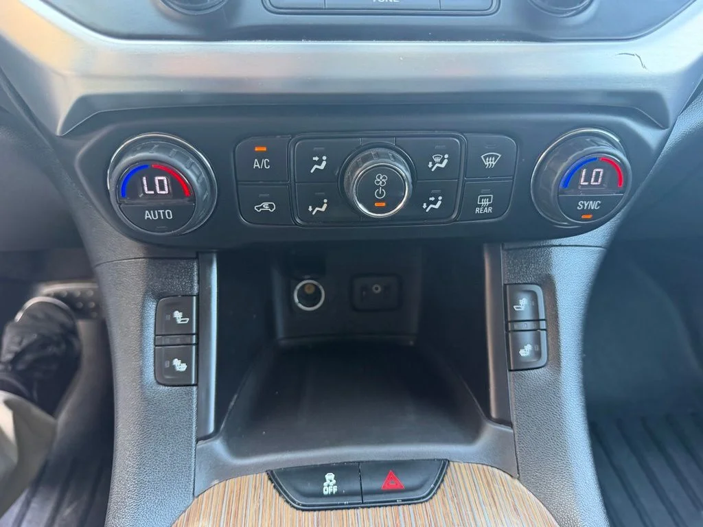 Used 2018 Silver GMC SLE-2 image 21