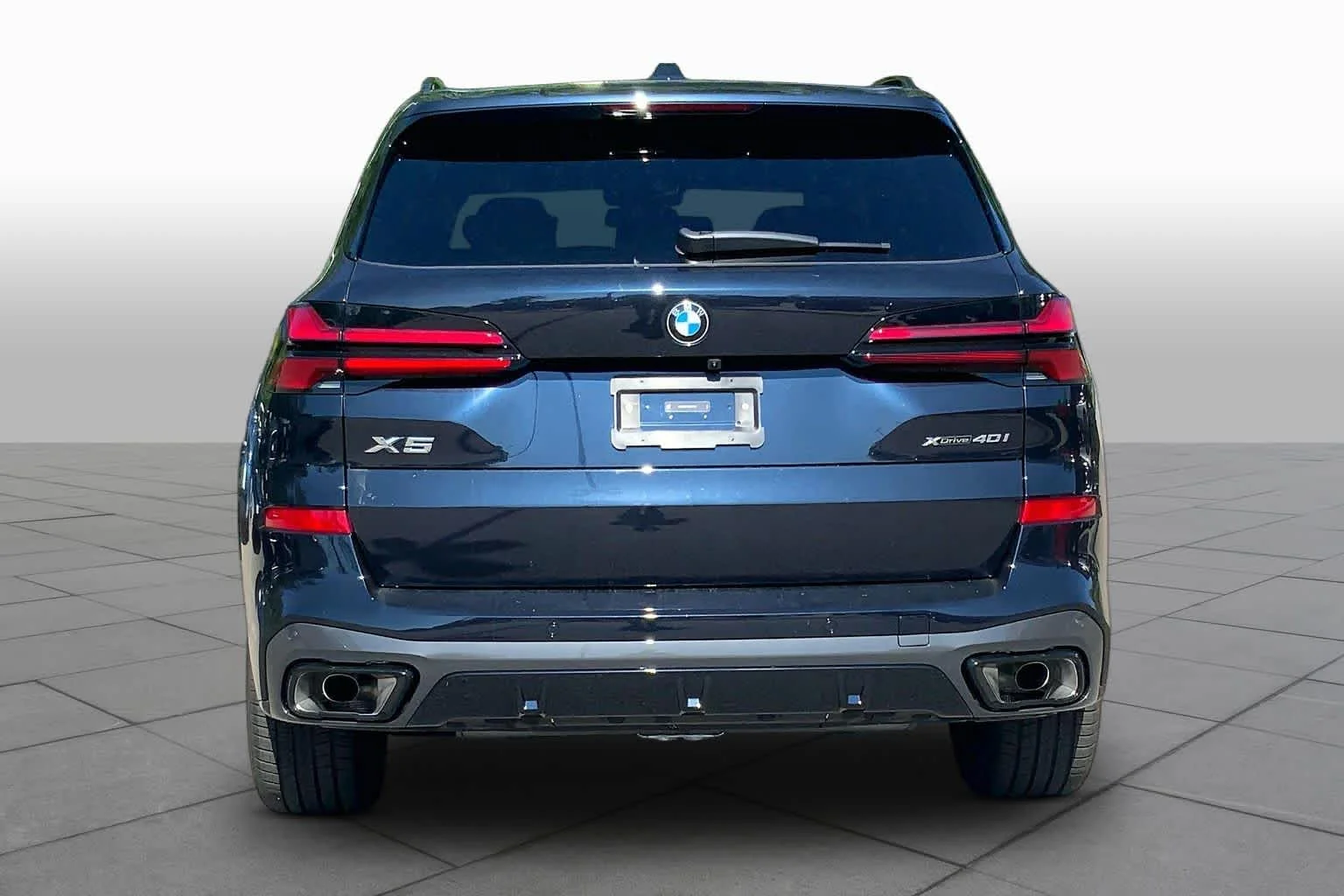 New 2026 Carbon Black Metallic BMW xDrive40i image 4