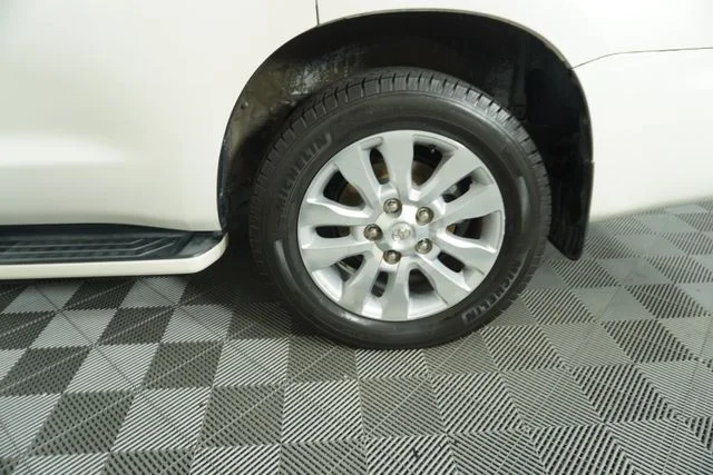 Used 2015 White Toyota Platinum image 18