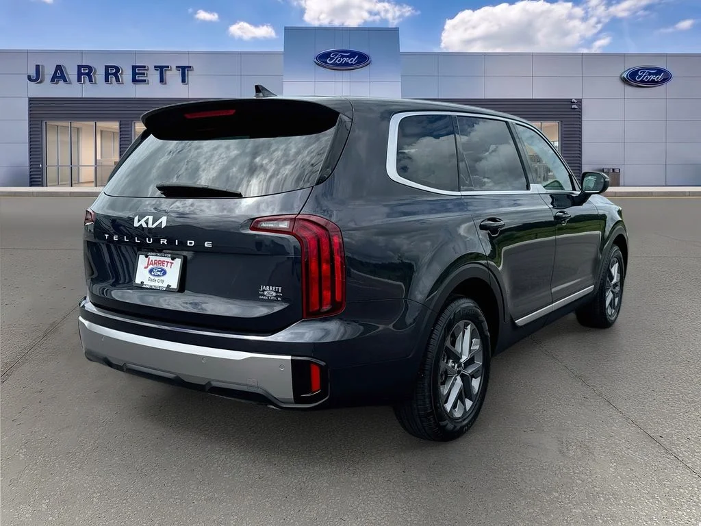Certified Used 2025 Gray Kia LX image 7
