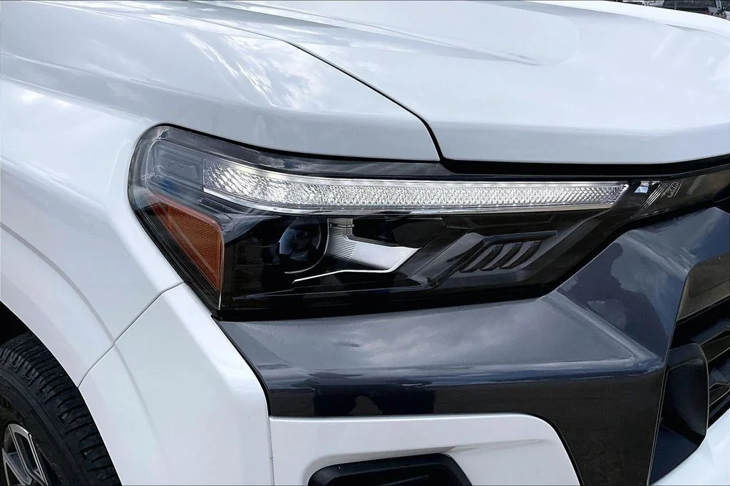 Used 2024 White Chevrolet LT image 33