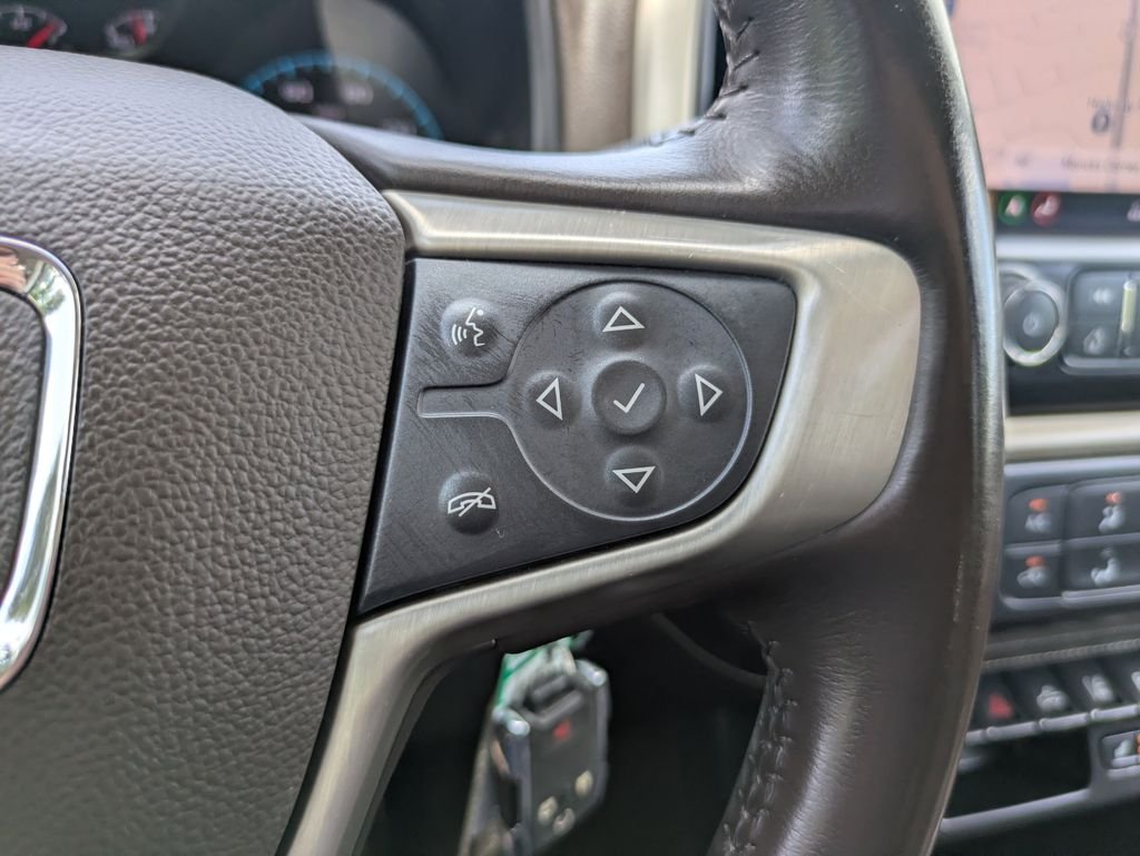 Used 2022 White GMC Denali image 28