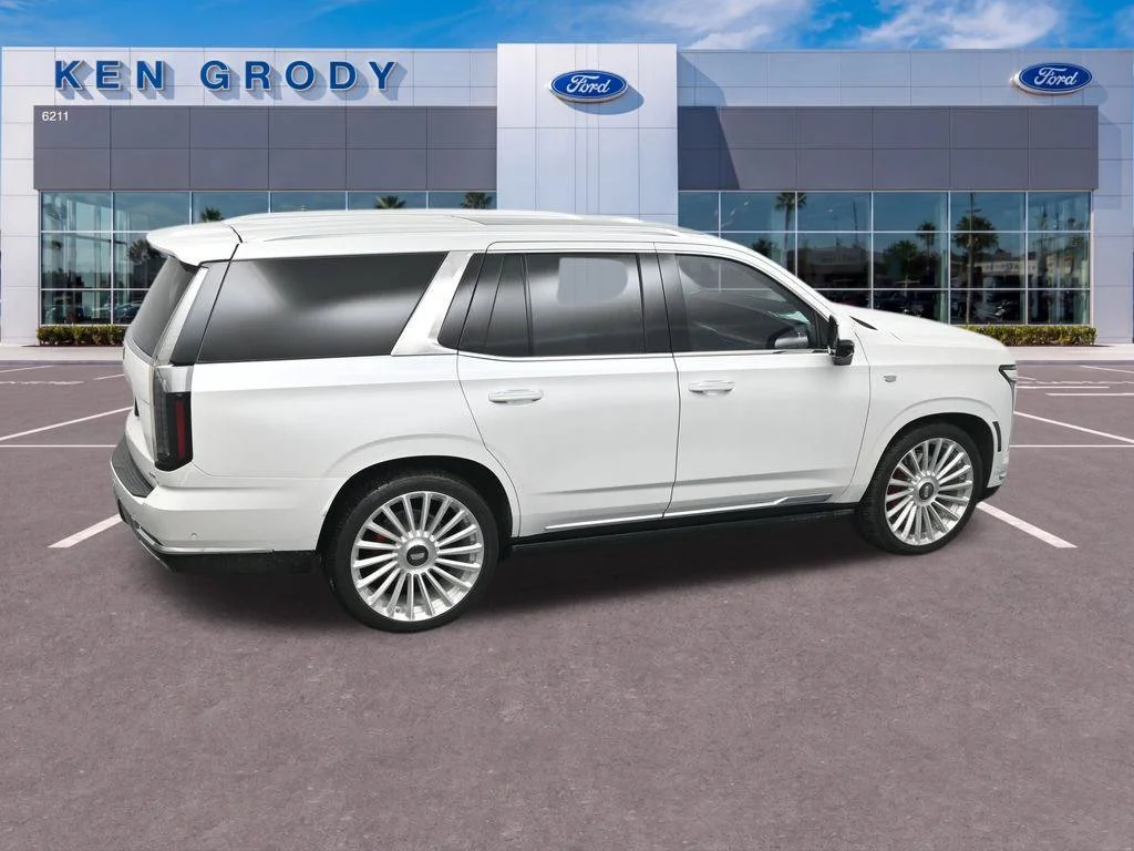 Used 2025 White Cadillac Premium Luxury Platinum image 13