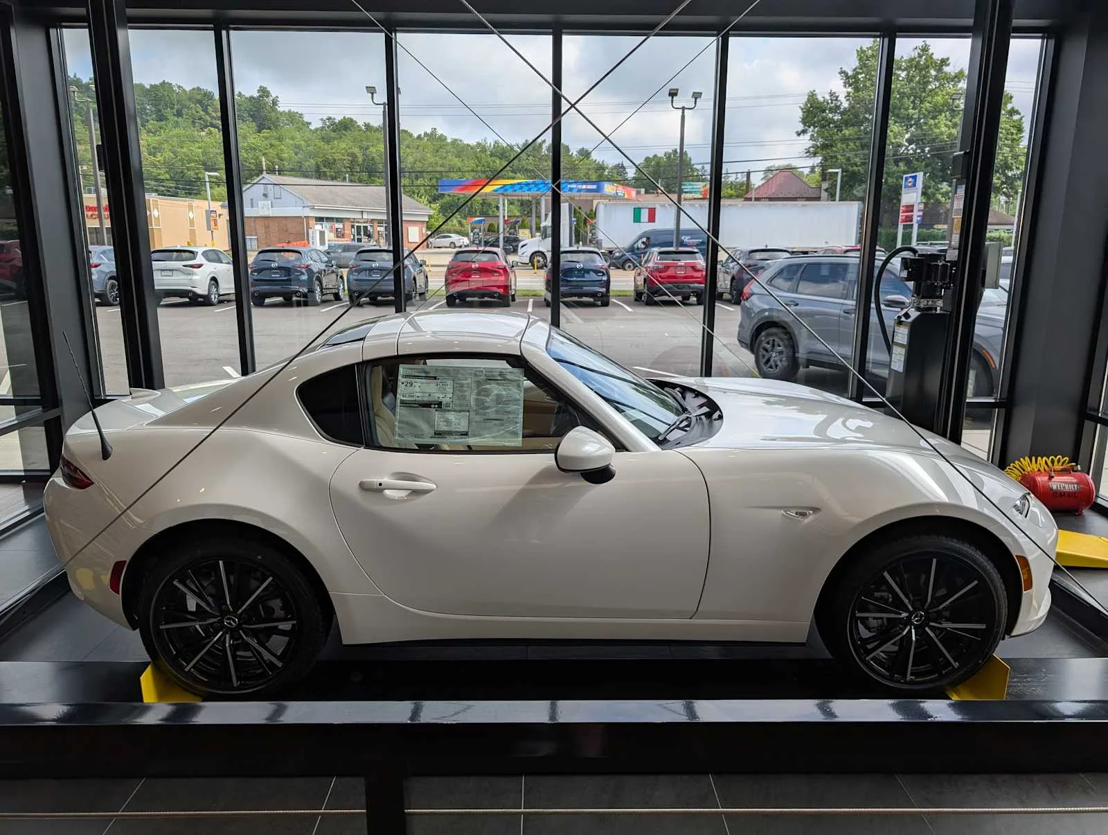 2025 Mazda MX-5 Miata RF Grand Touring - Photo 4