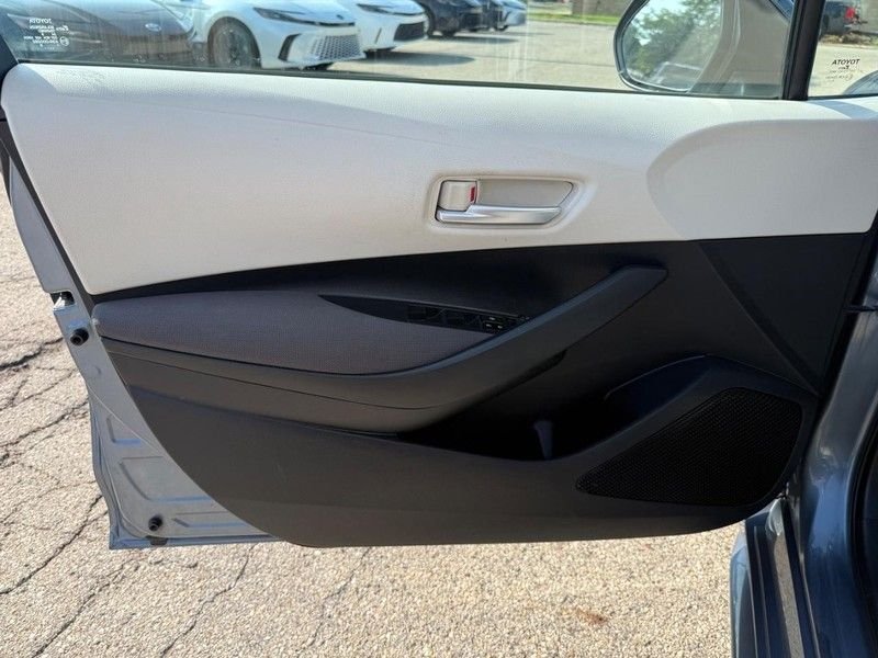 Used 2020 Celestite Toyota LE image 19