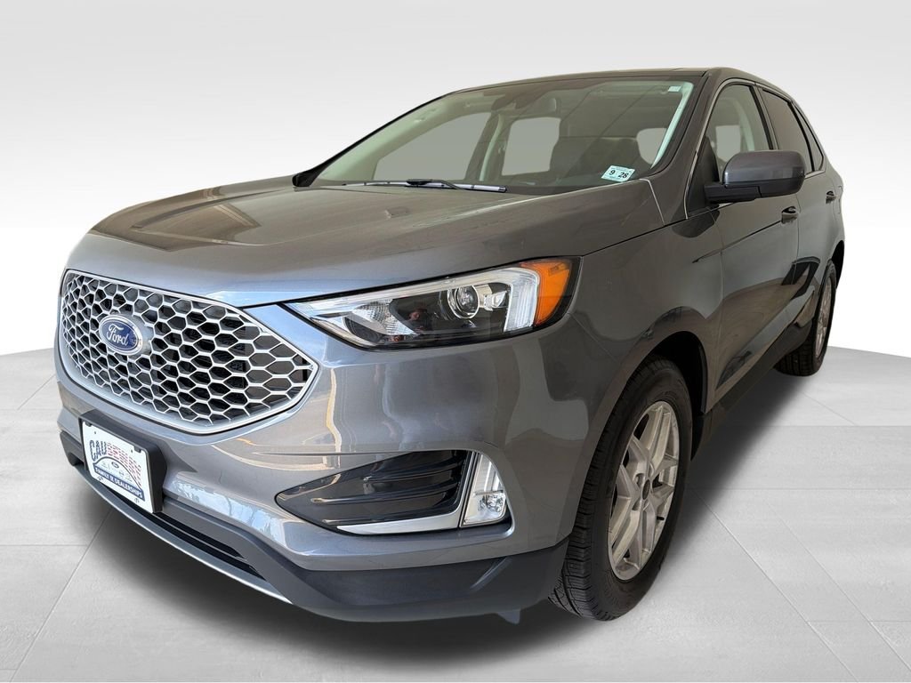 Used 2023 Gray Metallic Ford SEL image 4