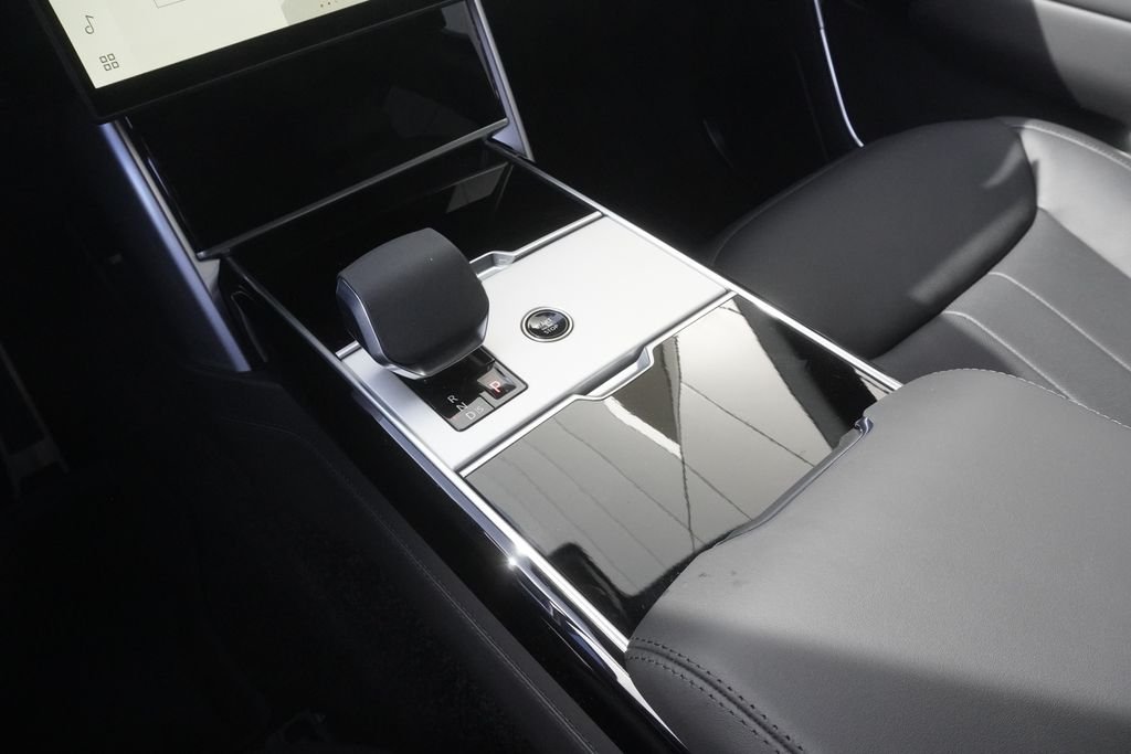 New 2026 Fuji White Land Rover SE image 14