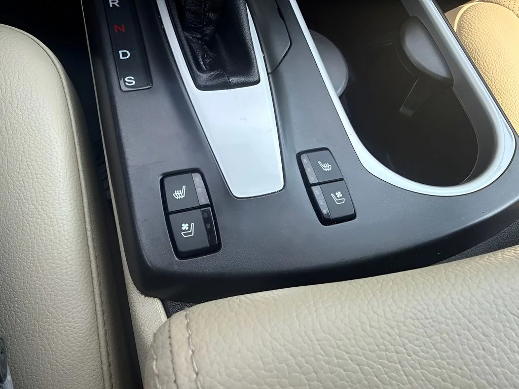 Used 2016  Acura Base image 23
