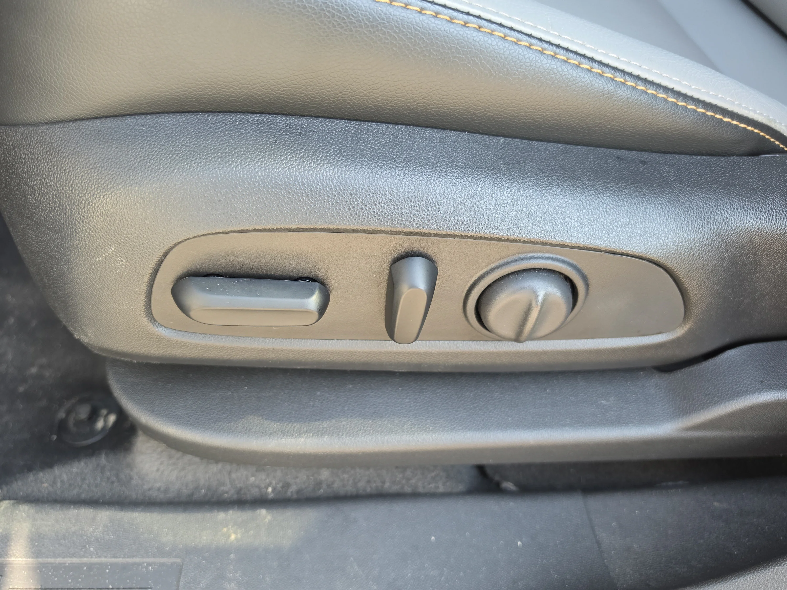 Used 2020 Blue Emerald Metallic GMC SLT image 26