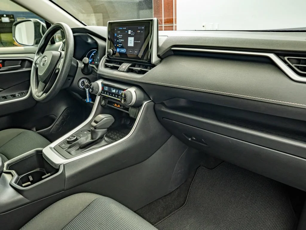 Used 2025 Ice Toyota LE image 38
