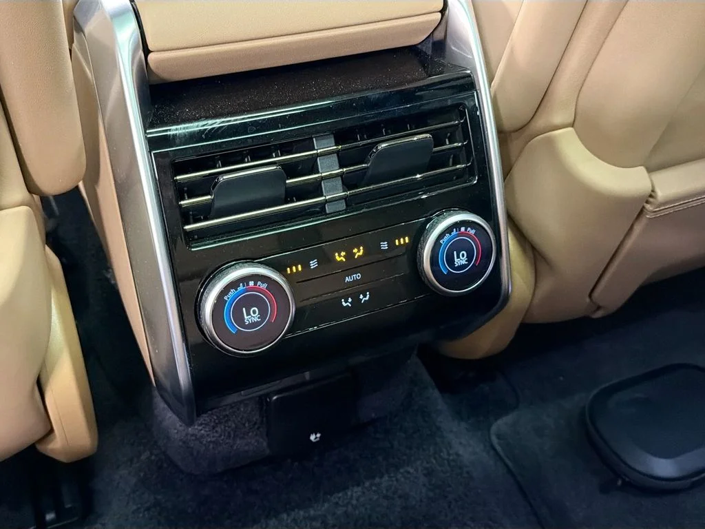 Certified Used 2023 Ionian Silver SV Bespoke Ultra Metallic Satin Land Rover Autobiography image 28