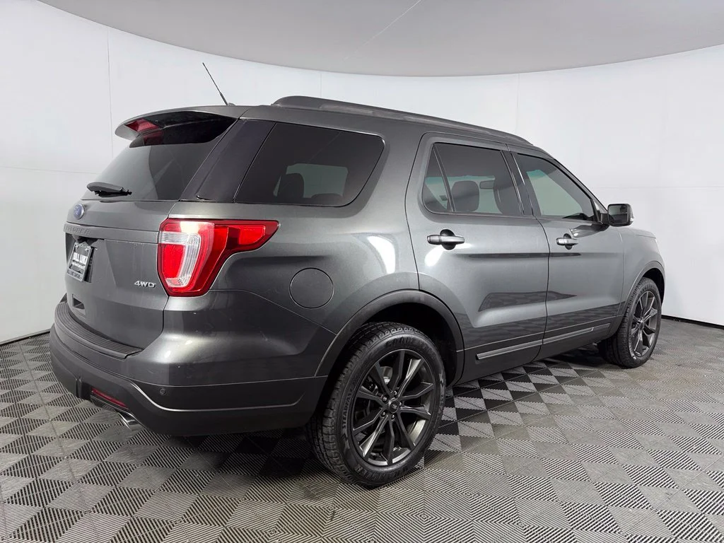 Used 2018 Gray Ford XLT image 5