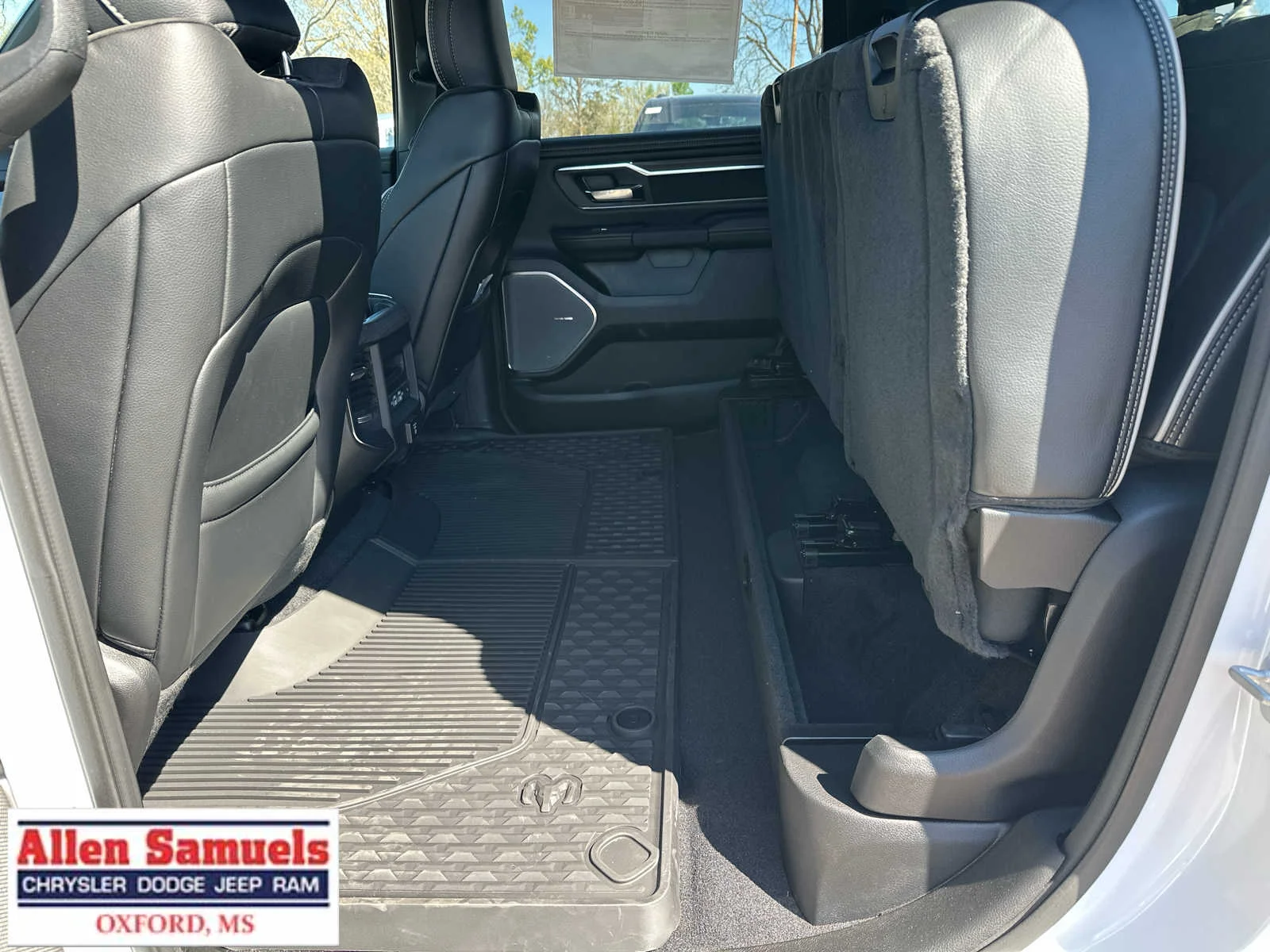 2026 RAM 1500 Laramie - Photo 18