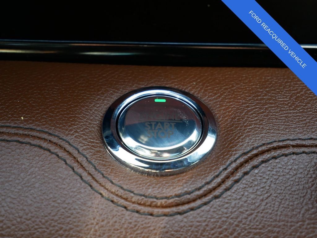 Used 2024 White Lincoln Reserve image 25