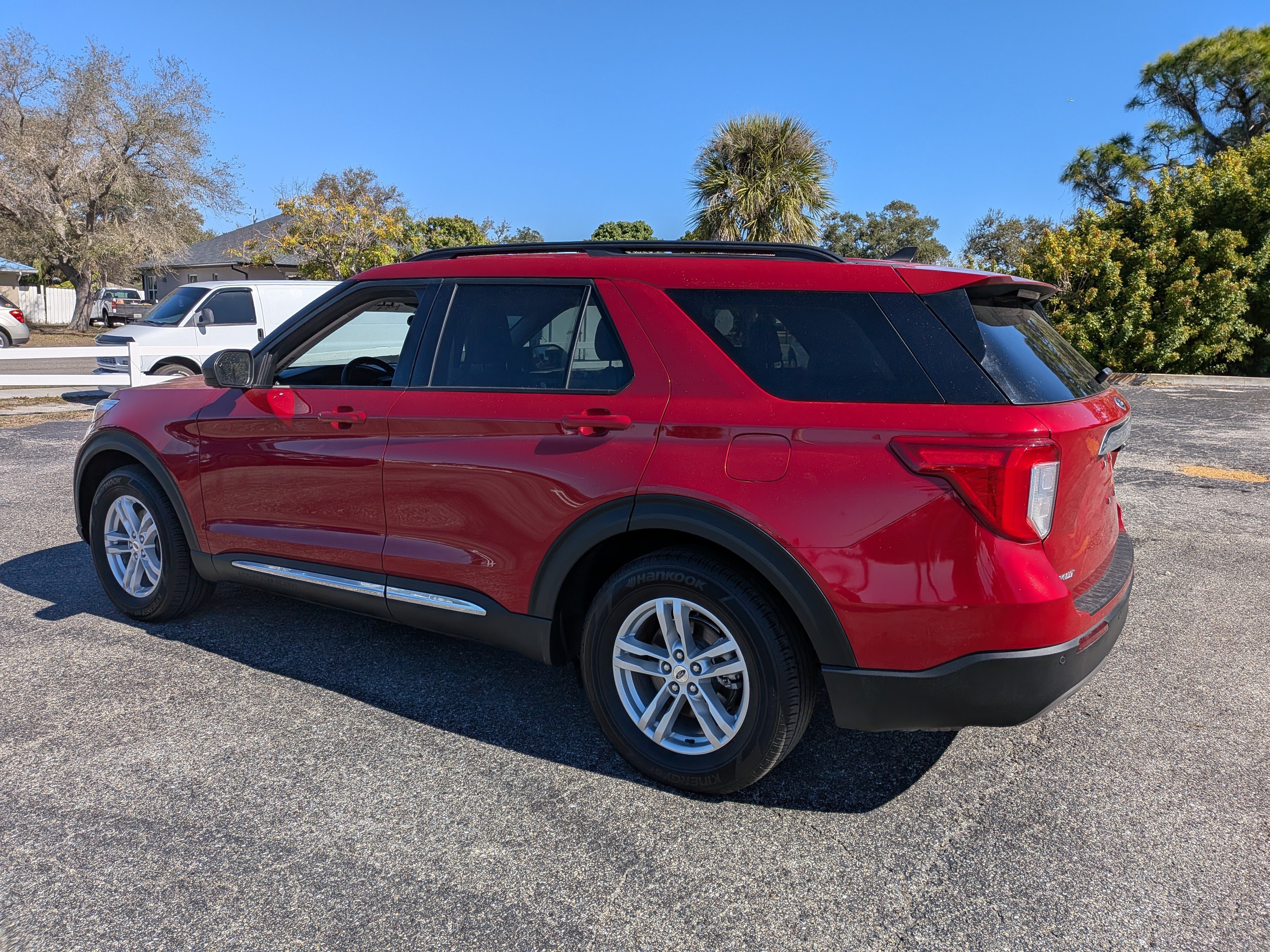Used 2023 Rapid Red Metallic Tinted Clearcoat Ford XLT image 6