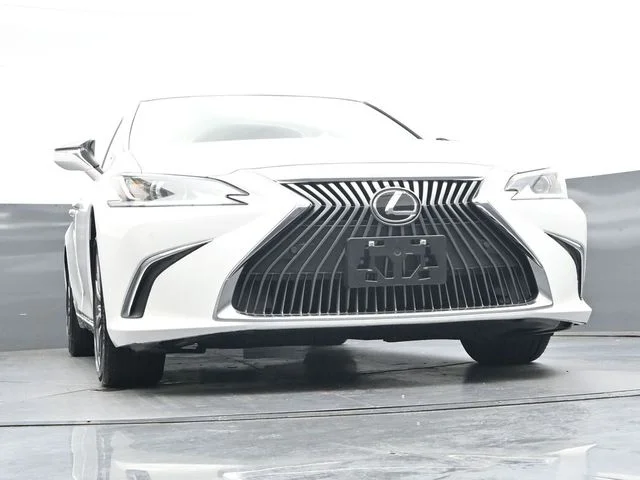 Used 2021 White Lexus 350 image 40