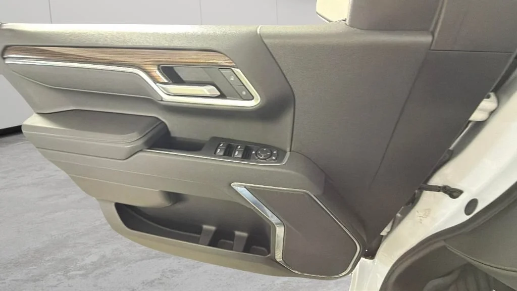 Used 2025 Summit White Chevrolet LT Trail Boss image 26