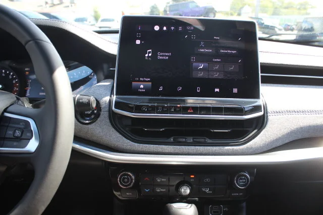 Used 2024 White Jeep Latitude image 4