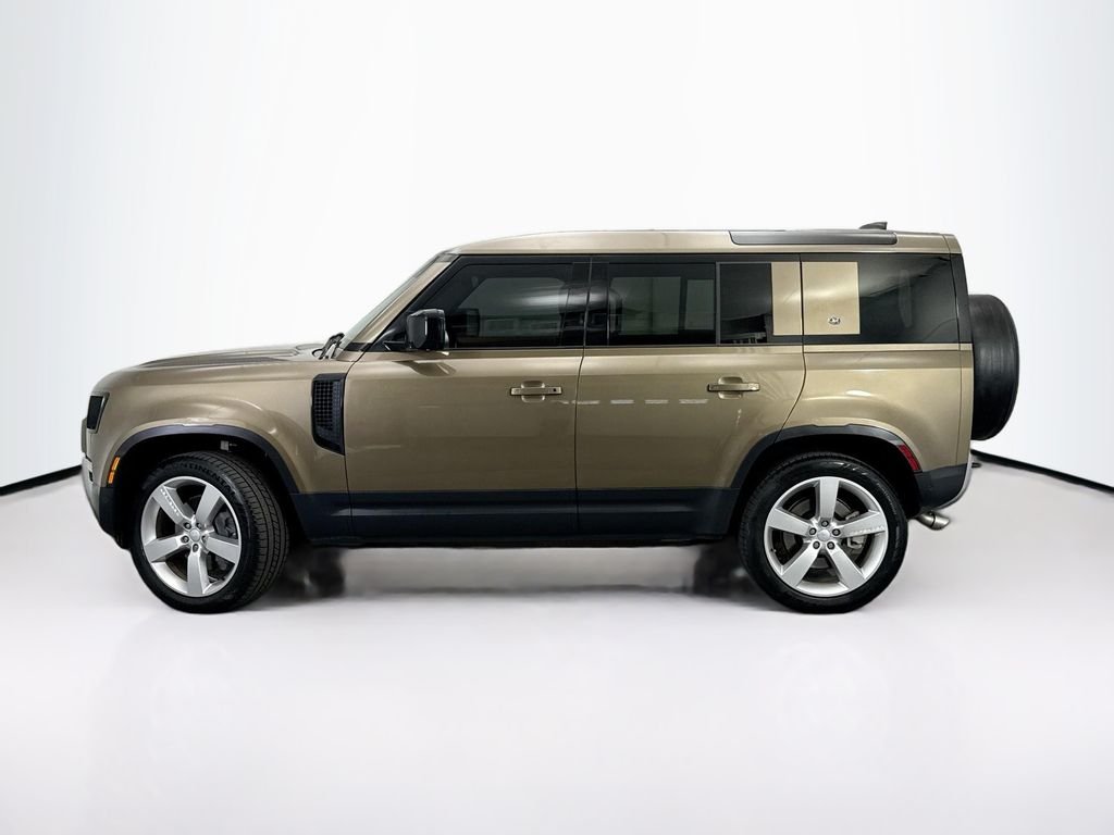 Certified Used 2024 Gondwana Stone Metallic Land Rover SE image 8