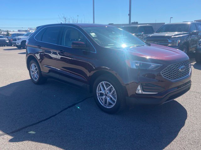 Certified Used 2023 Burgundy Velvet Metallic Tinted Clearcoat Ford SEL image 3