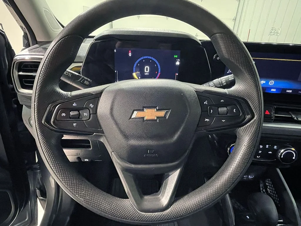 Used 2025 Gray Chevrolet LT image 32