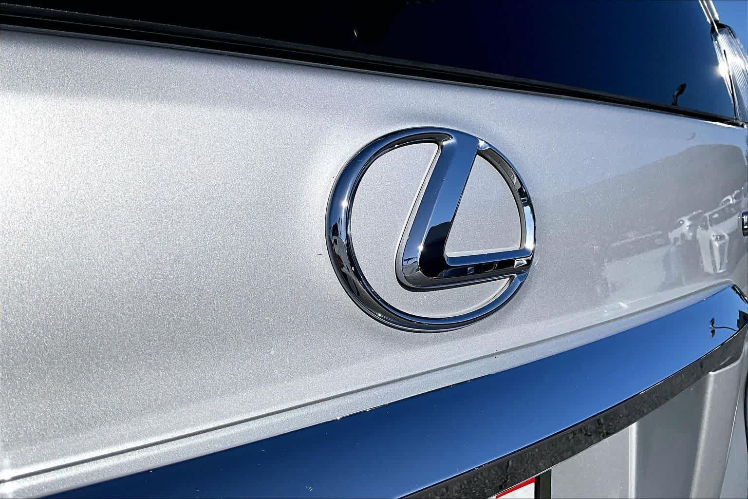 Used 2015 Silver Lining Metallic Lexus  image 29