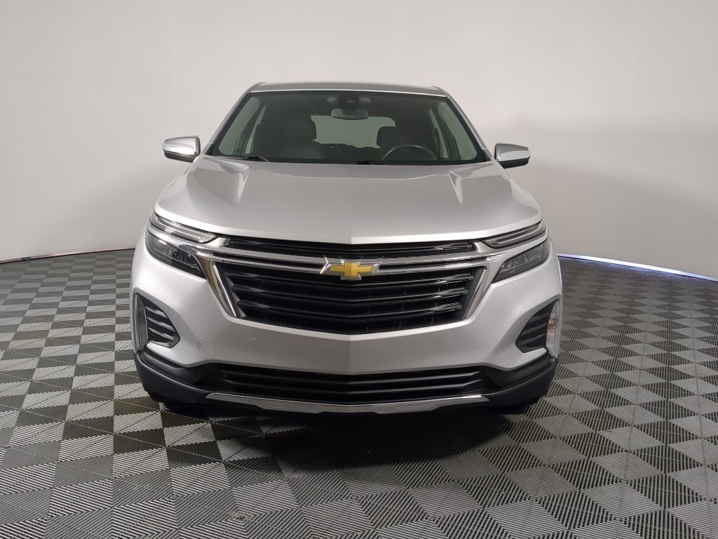 Used 2022 Silver Ice Metallic Chevrolet LT image 3