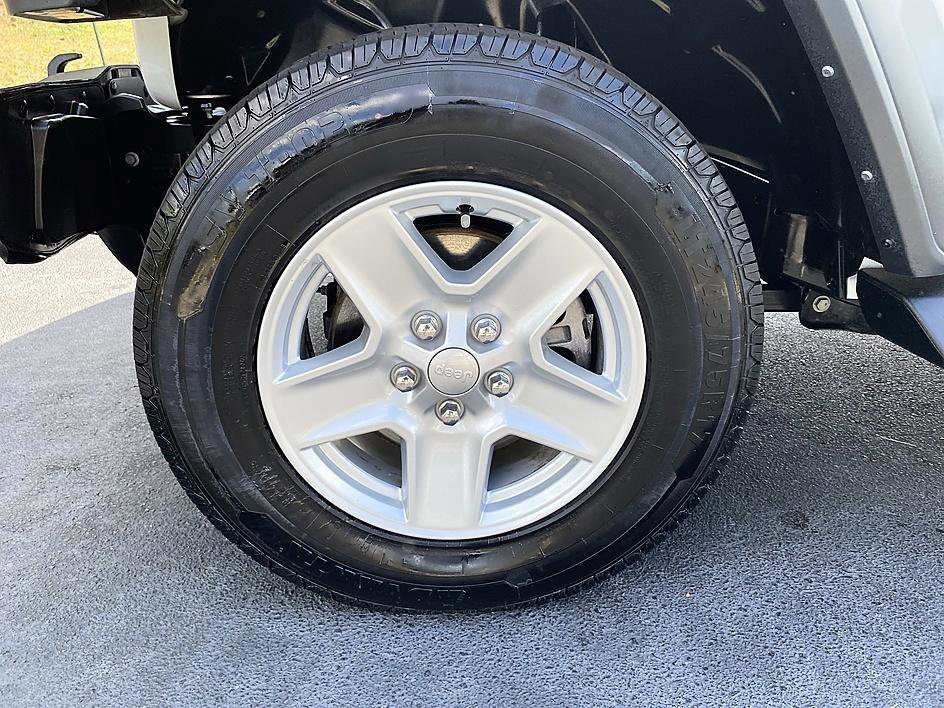 Used 2023 Bright White Clearcoat Jeep Sport S image 8