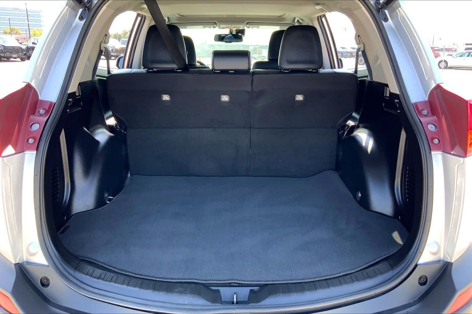 Used 2015 Classic Silver Metallic Toyota Limited image 34